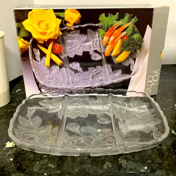 Vtg Mikasa Studio Nova Embossed Winter Rose Crystal Part Serving Relish  Dish